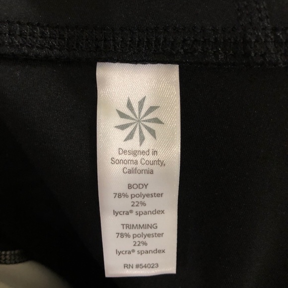 Athleta Disco Geo Sonar Capri Tights Small - Blk/Multi - bundle or Make Offer! - Picture 8 of 8